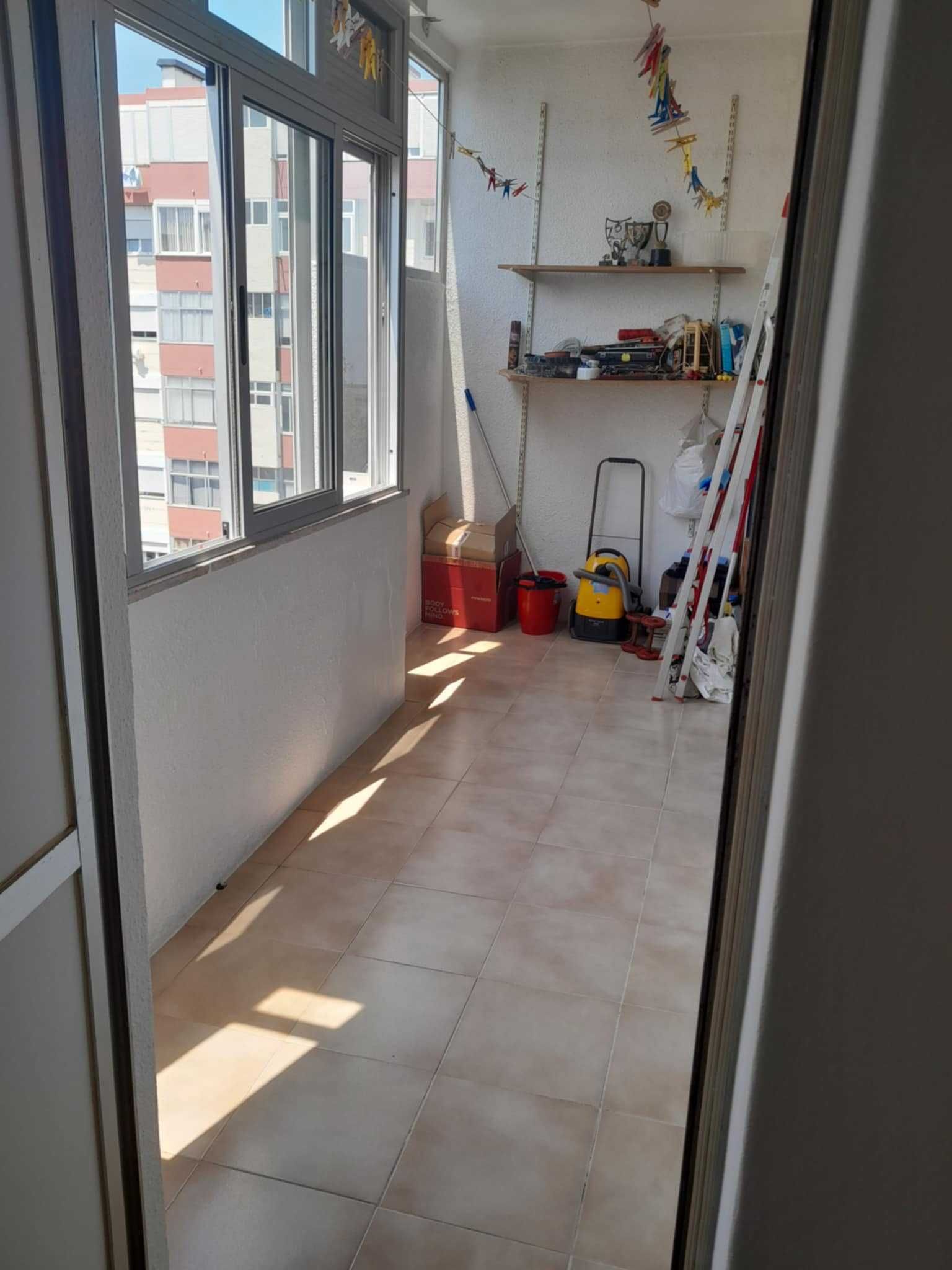 Apartamento T1 c/ Vista para o Mar - Paço de Arcos, Oeiras- PARTICULAR