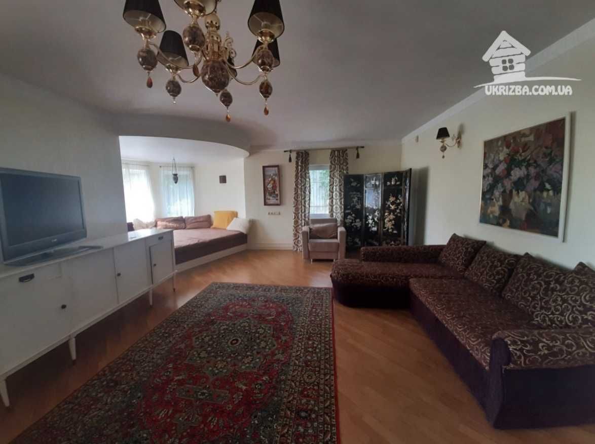 с. Хлепча. Будинок 500 кв. VIP-рівня. На березі озера. До 20 осіб.