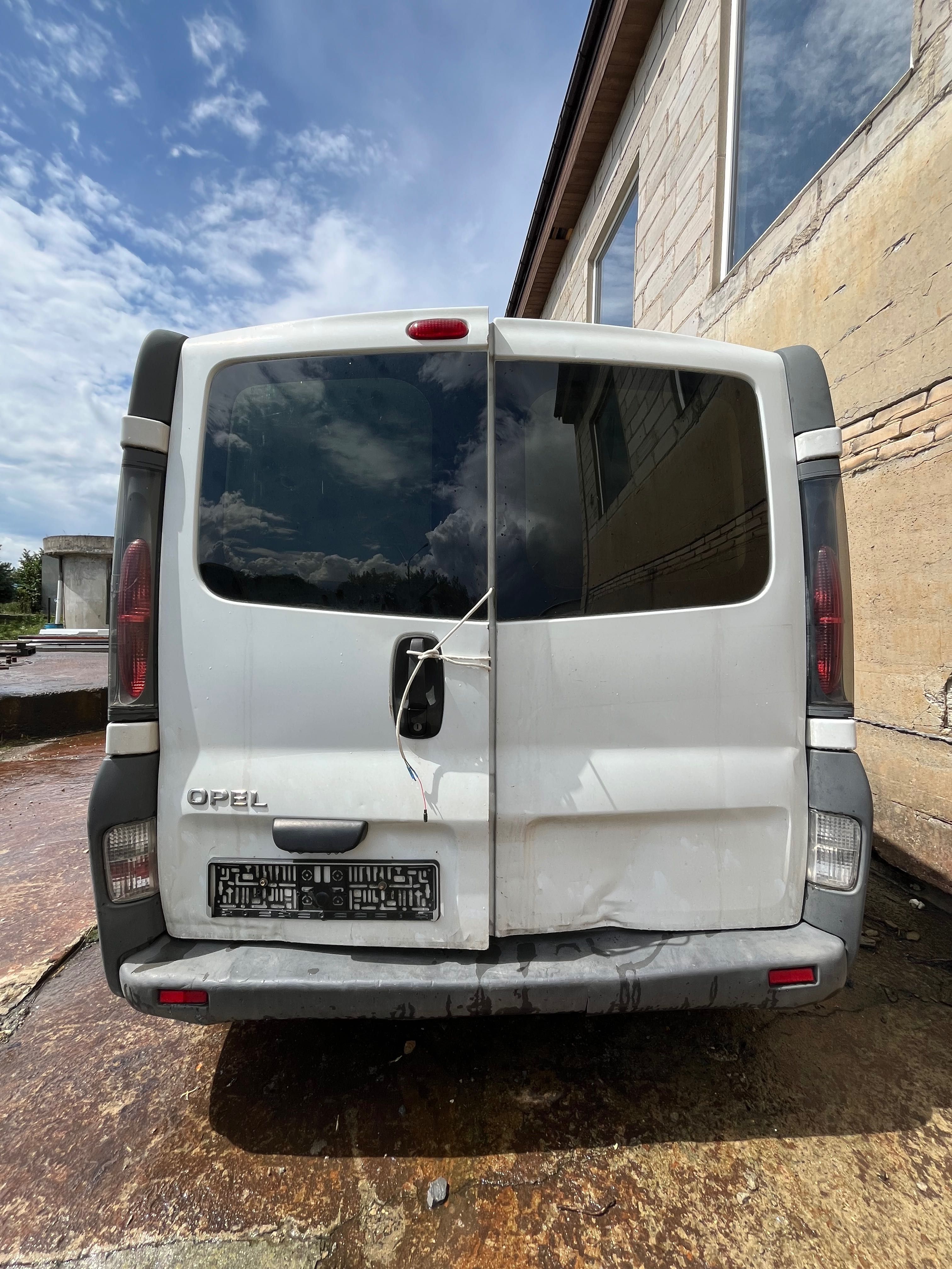 Opel Vivaro I 1.9 DTI na części karoseria silnik lampy zderzak