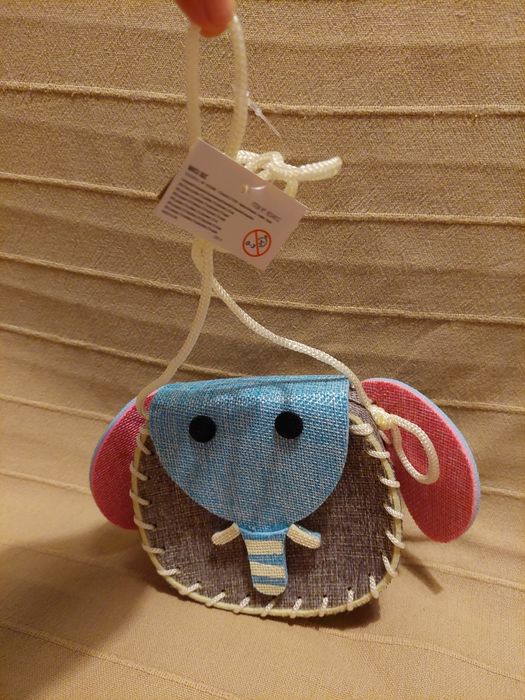 Mala elefante de menina nova