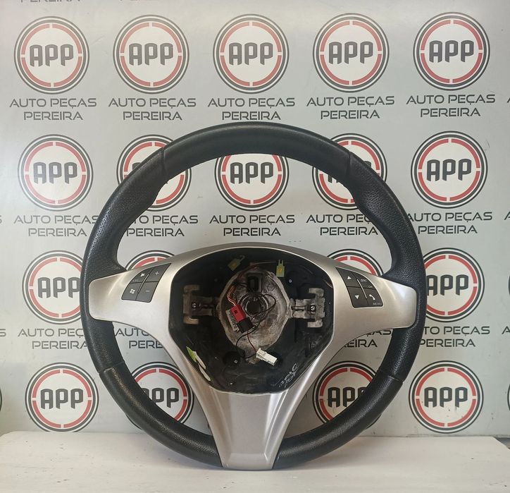 Volante Alfa Romeu Mito, em bom estado .