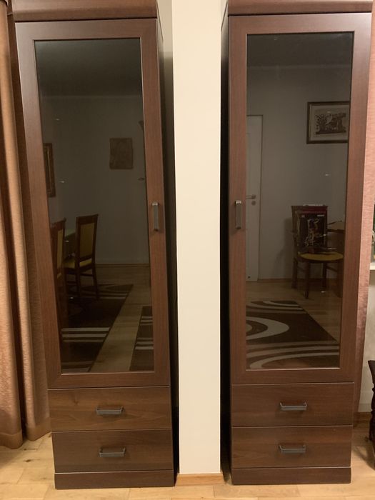 Dwie witryny z szufladami