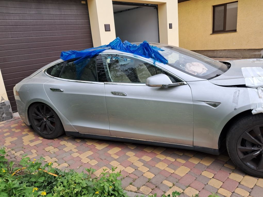 Продам Tesla s 2014