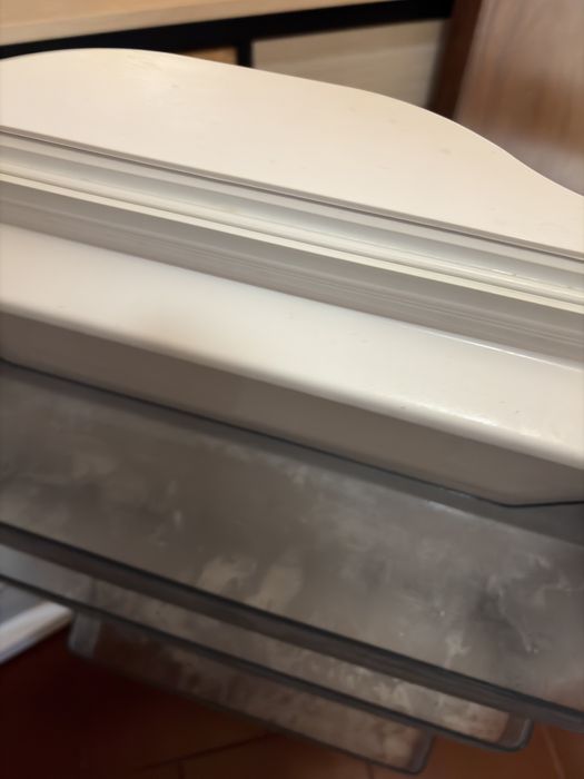 Refeigerador Select com algumas marcas deu so mas totalmente fincional