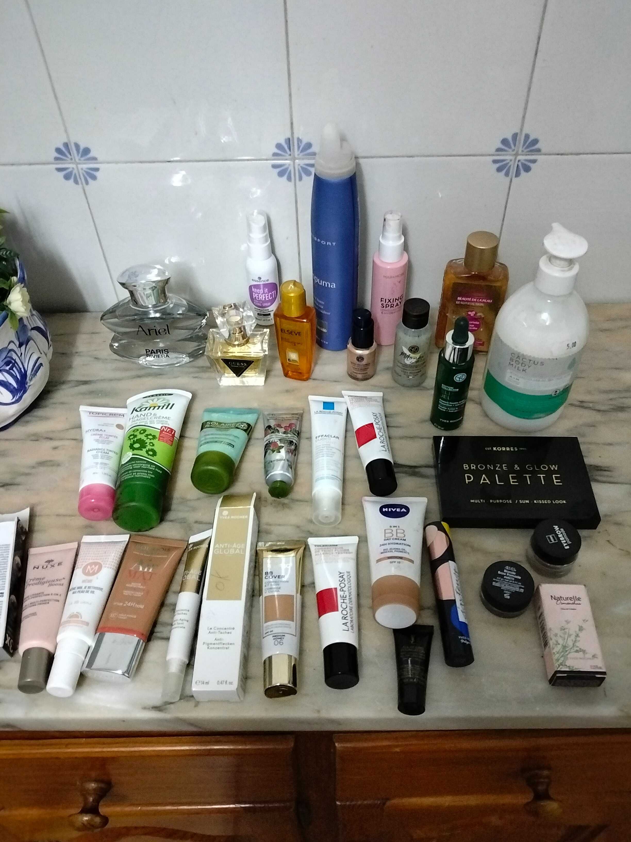 Cremes perfumes entre outras coisas