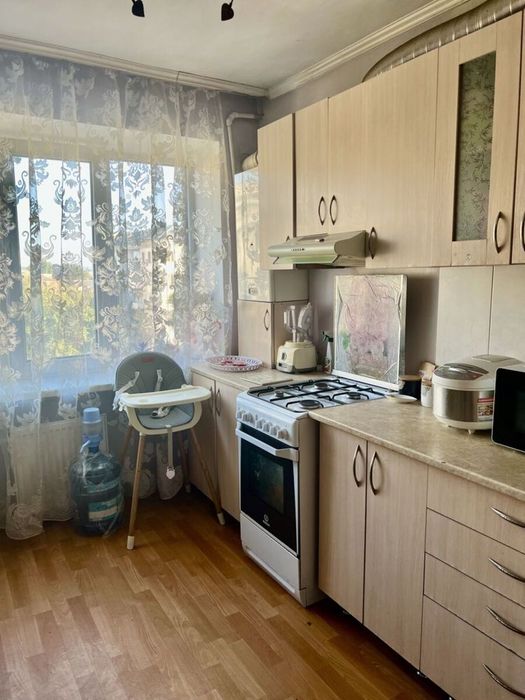 Продам укомплектовану сталінку 2х кімнатну в центрі