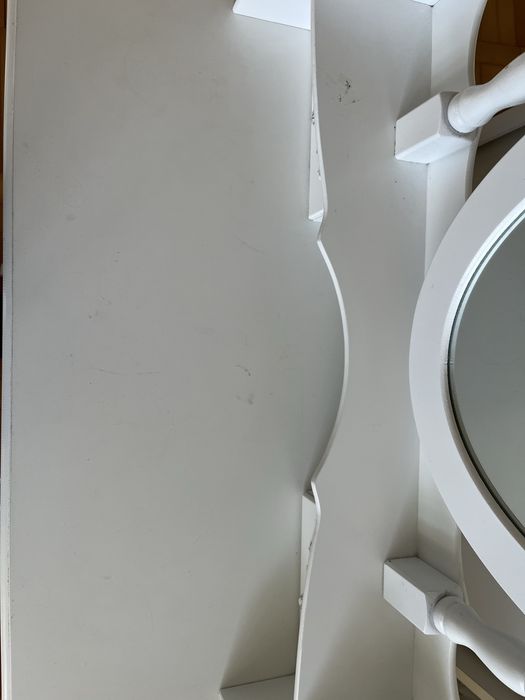 modna toaletka biała