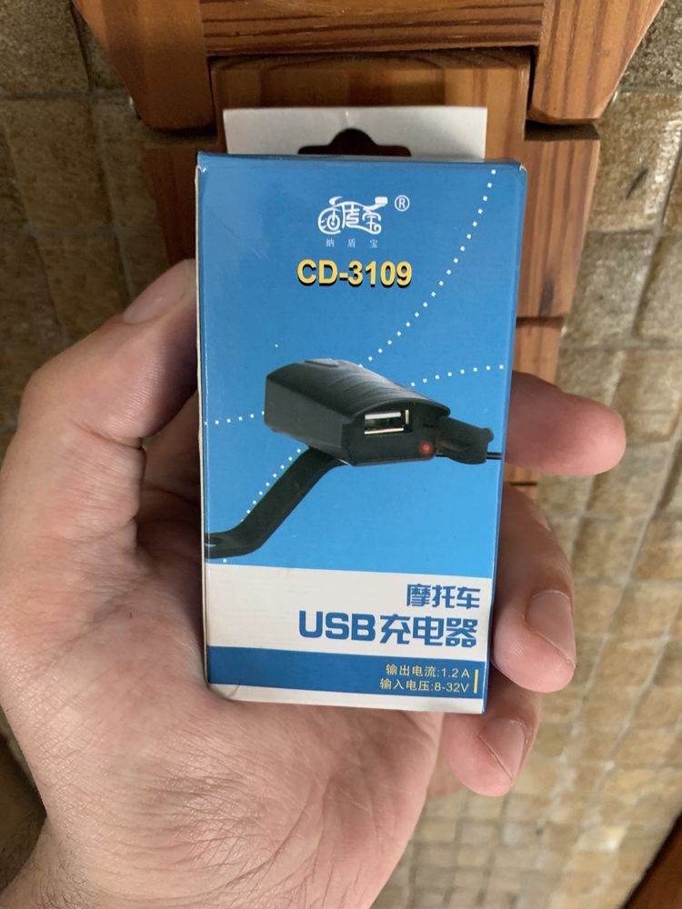 Carregador USB para Mota