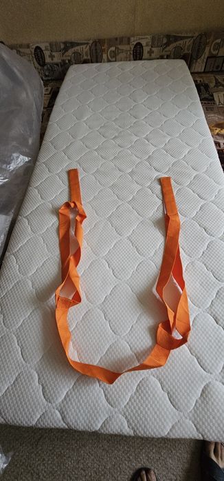 Продам матрас на диван(топер)