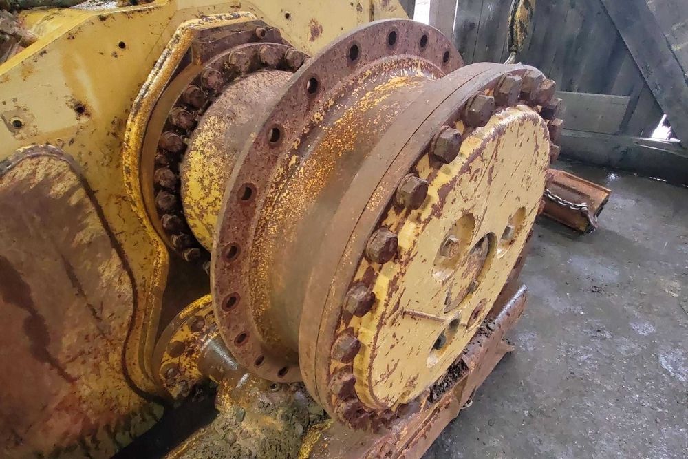 Zwolnica do spycharki Caterpillar D6M.