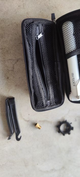 Porta ferramentas e bomba bicicleta