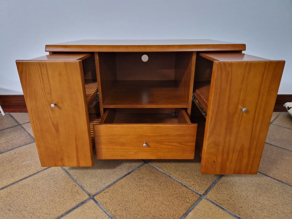 Móvel madeira maciça em muito boas condições