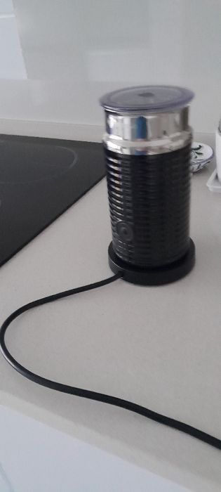 Milk Nespresso frother black