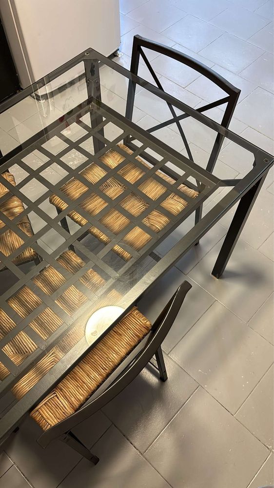 Mesa de Jantar, com algum uso