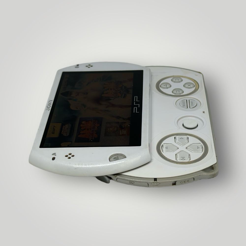 Ігрова приставка Sony PlayStation Portable GO (PSP-N1000) 16gb White