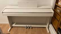 Piano branco  Yamanha Arius 144 + banco - estado impecável