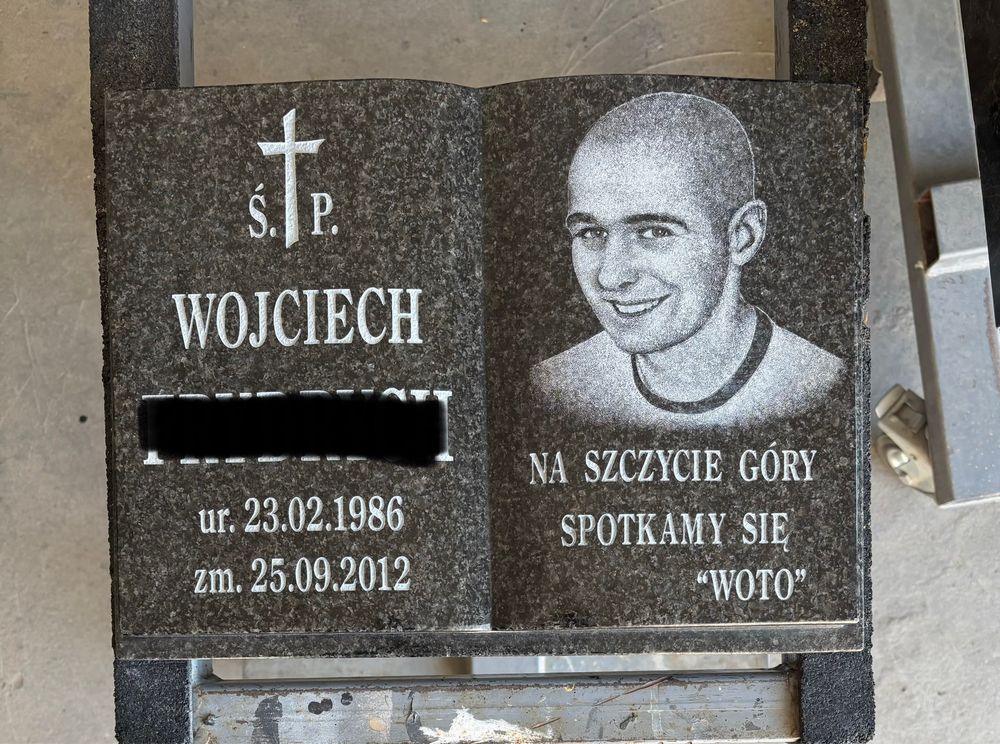 Książka nagrobna granitowa na grób