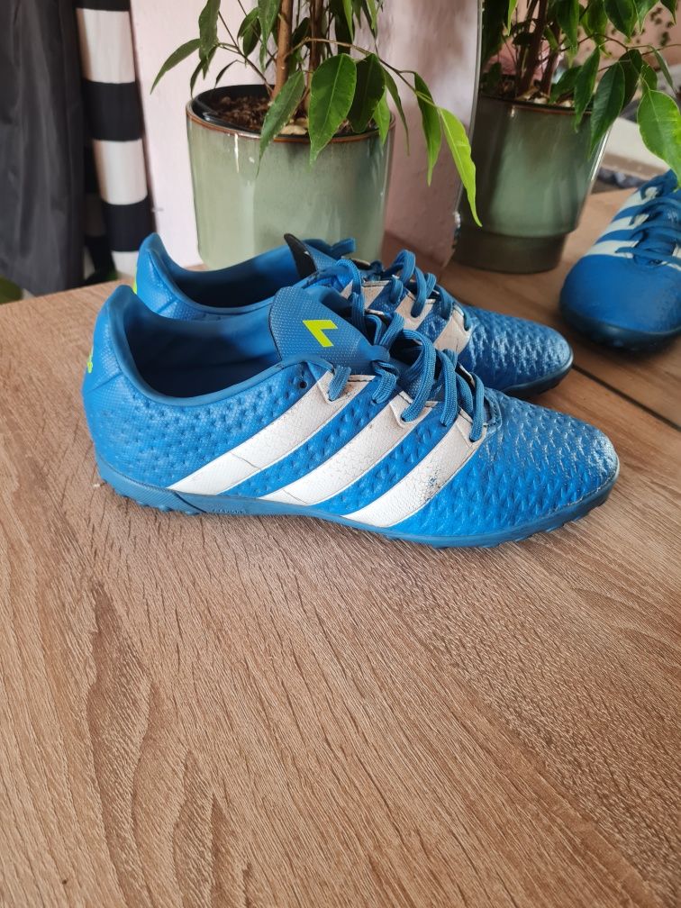 Buty sportowe / turfy / buty do gry w piłkę nożną / adidas