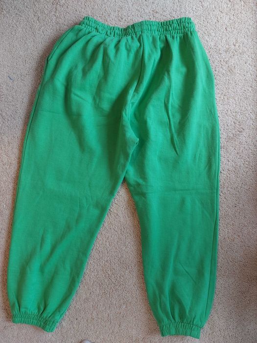 Zielone spodnie dresowe ZARA – rozmiar L