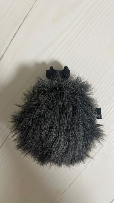 Microfone Rode VideoMic Me-L para iPhone + Tripé