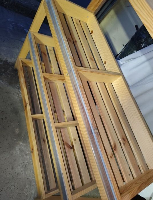 Дерев'яний стелаж для хліба/булок/овочів/фруктів