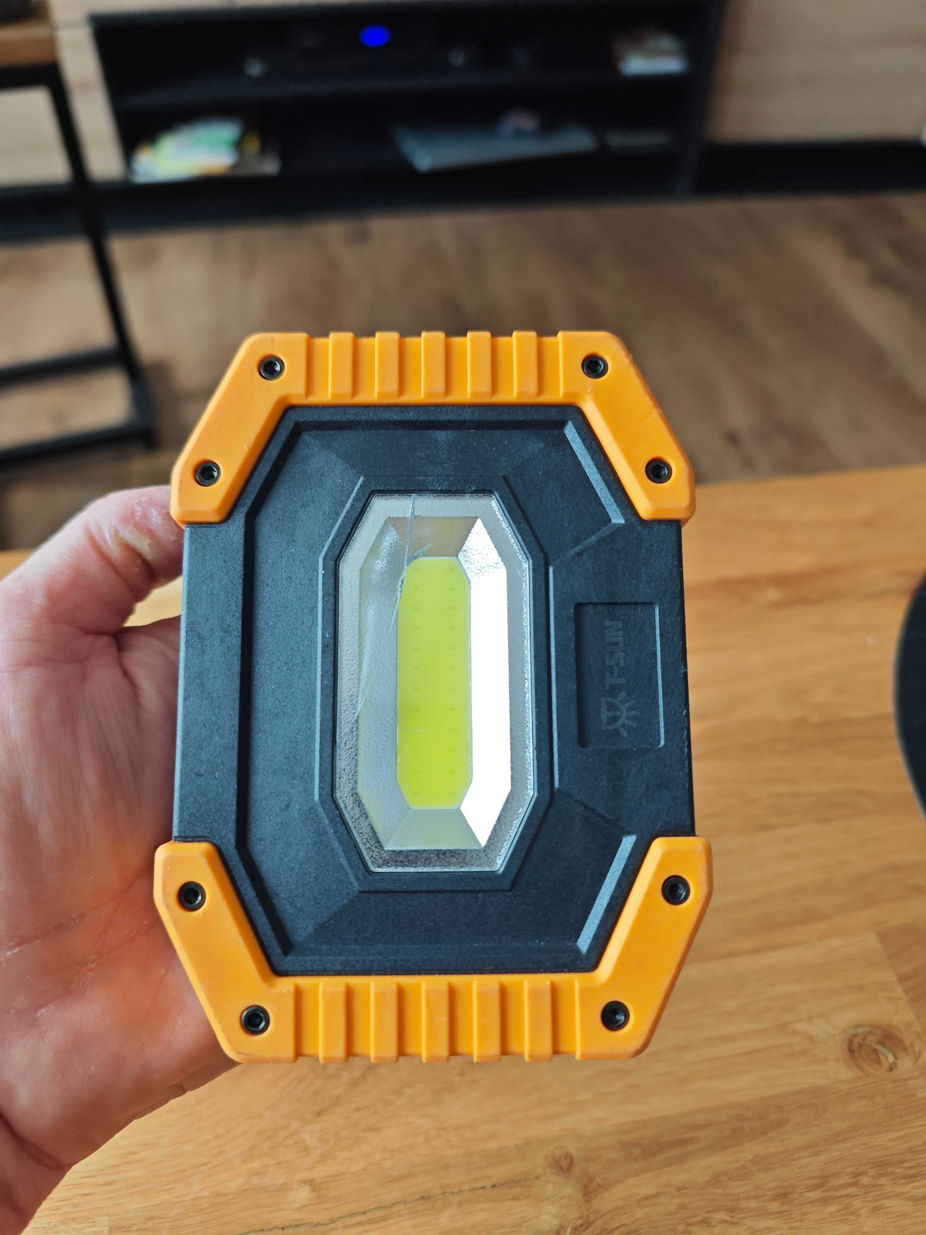 Lampa robocza LED halogen z możliwością ładowania przenośna na baterie