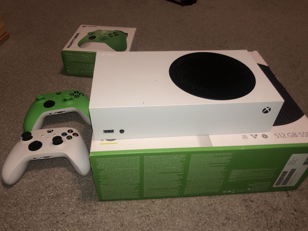 Xbox Series S, stan bardzo dobry + | dwa pady