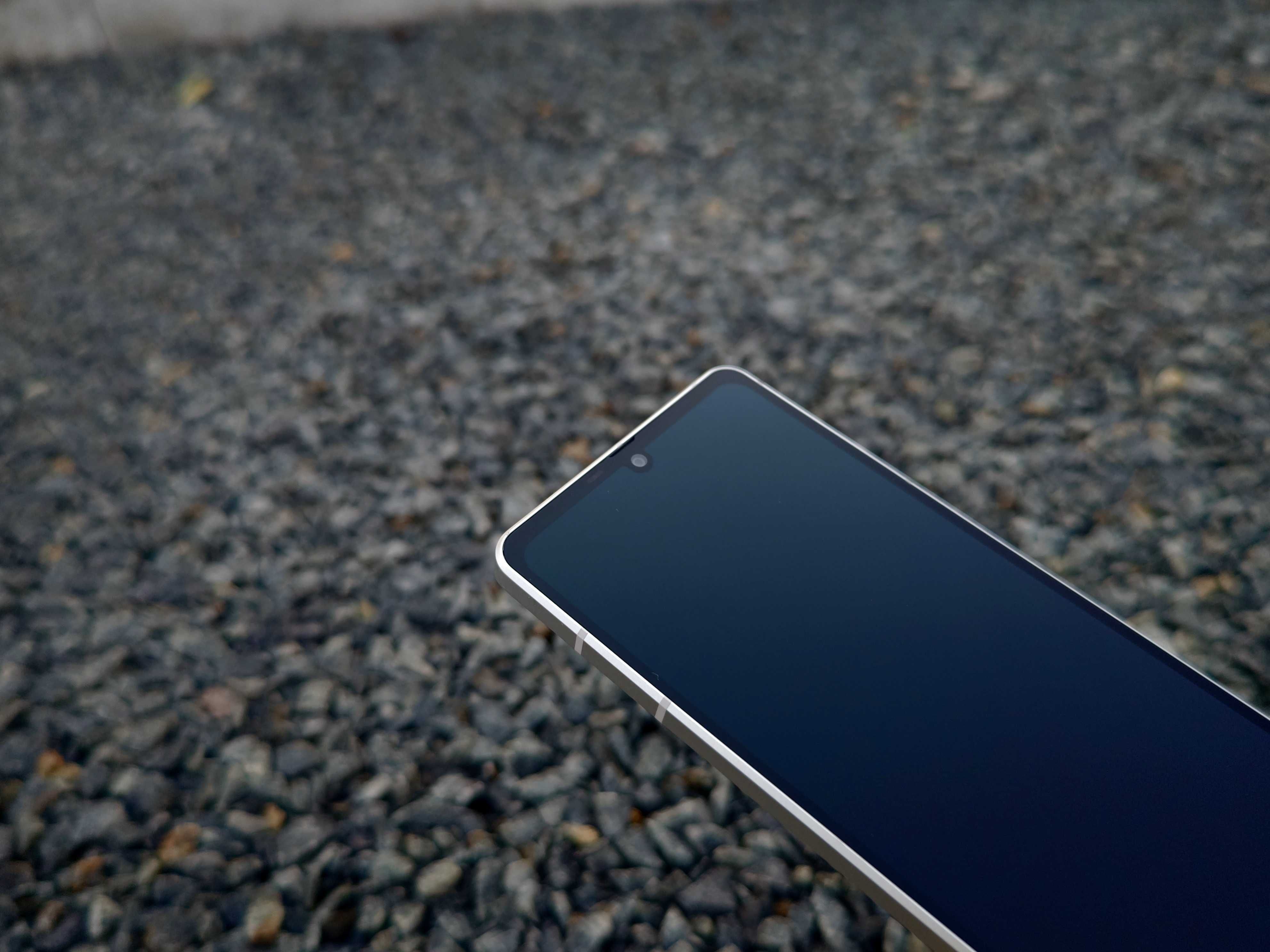 Протиударний смартфон Sharp A208SH (2sim,5050ma,6.4" 240гц,IP68,6\128)