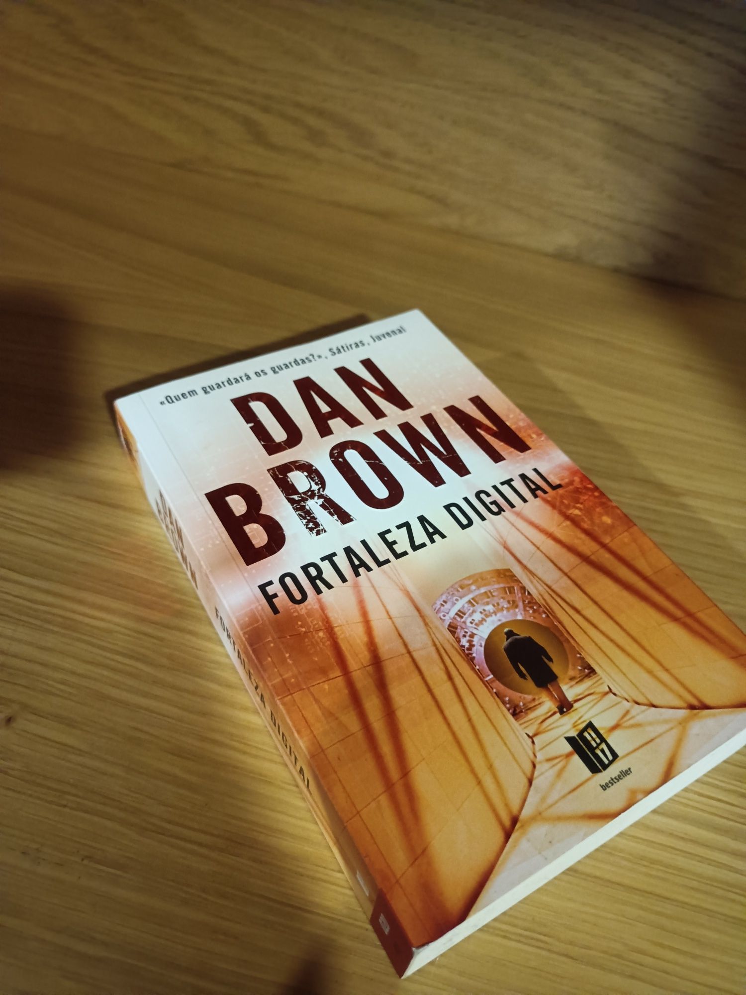 Vendo Livro: Fortaleza Digital de Dan Brown