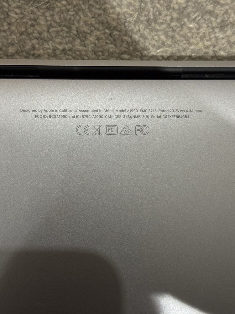 Macbook pro 15’ 500gb TouchBar