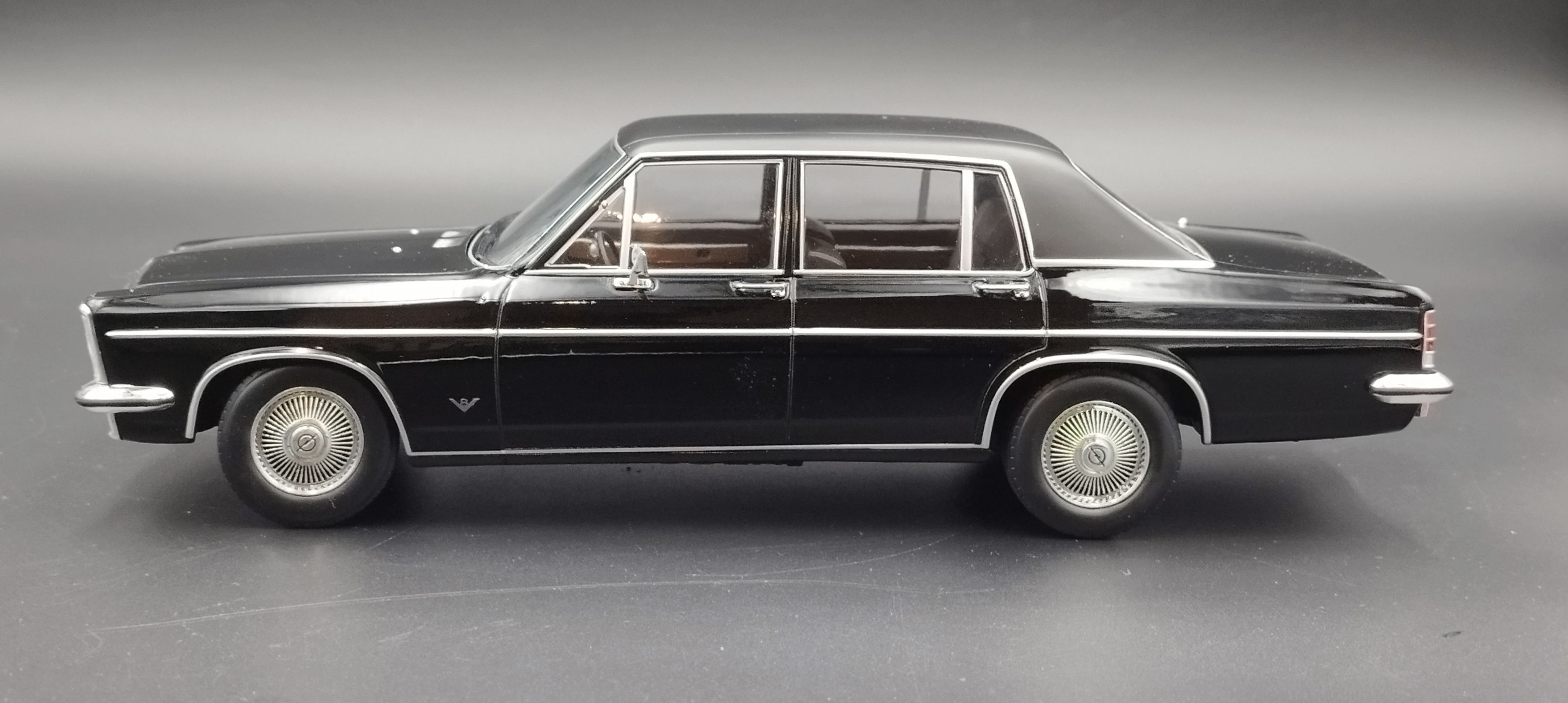 1:18 Norev 1969 Opel Diplomat V8 model nowy