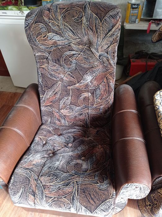 Продам мягкие кресла