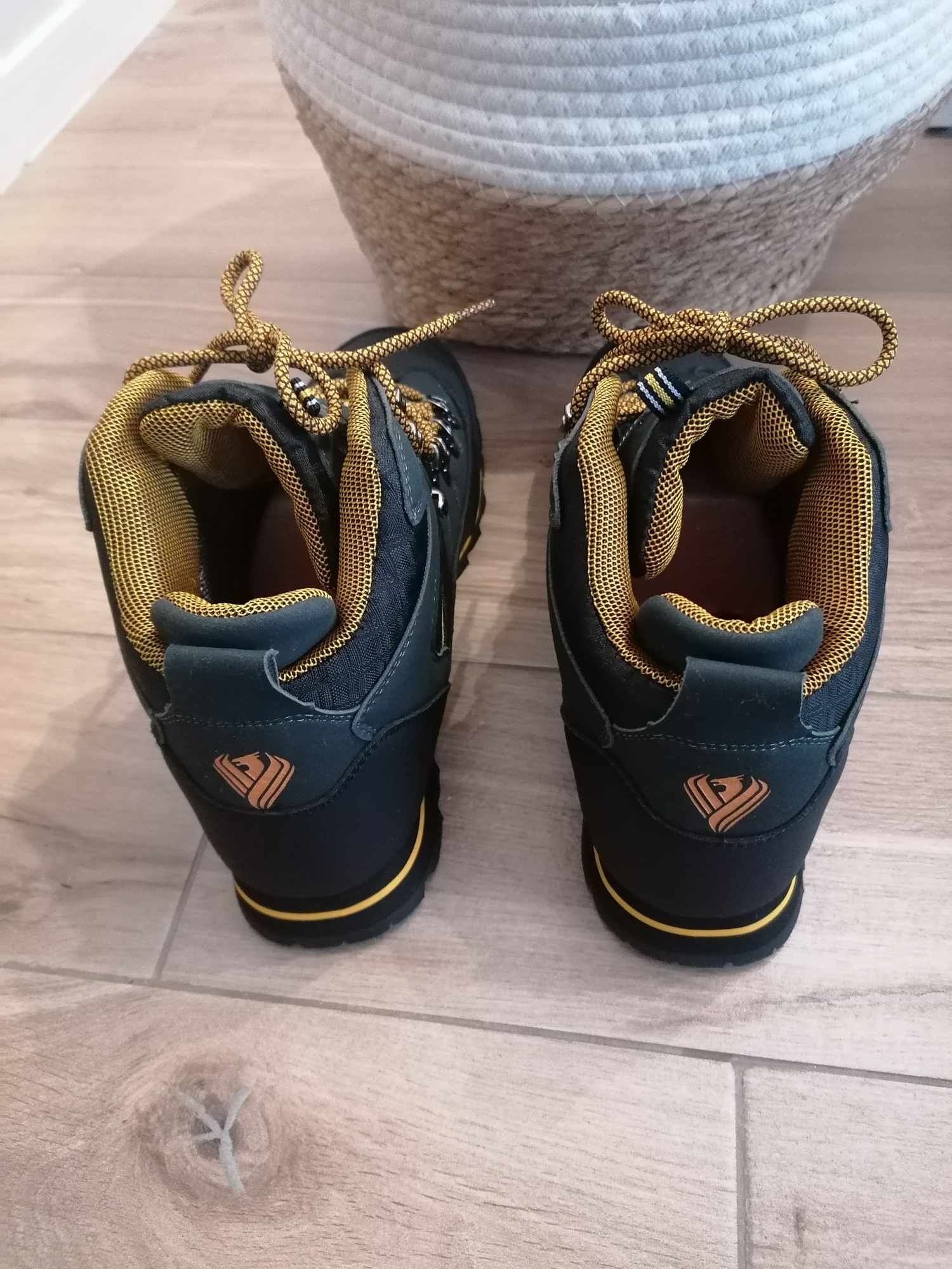 Nowe buty zimowe męskie rozmiar 45, długość wkładki 29cm