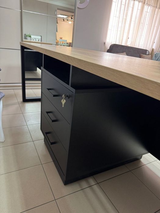 Продам офісний стіл на 2 робочих місця!!!