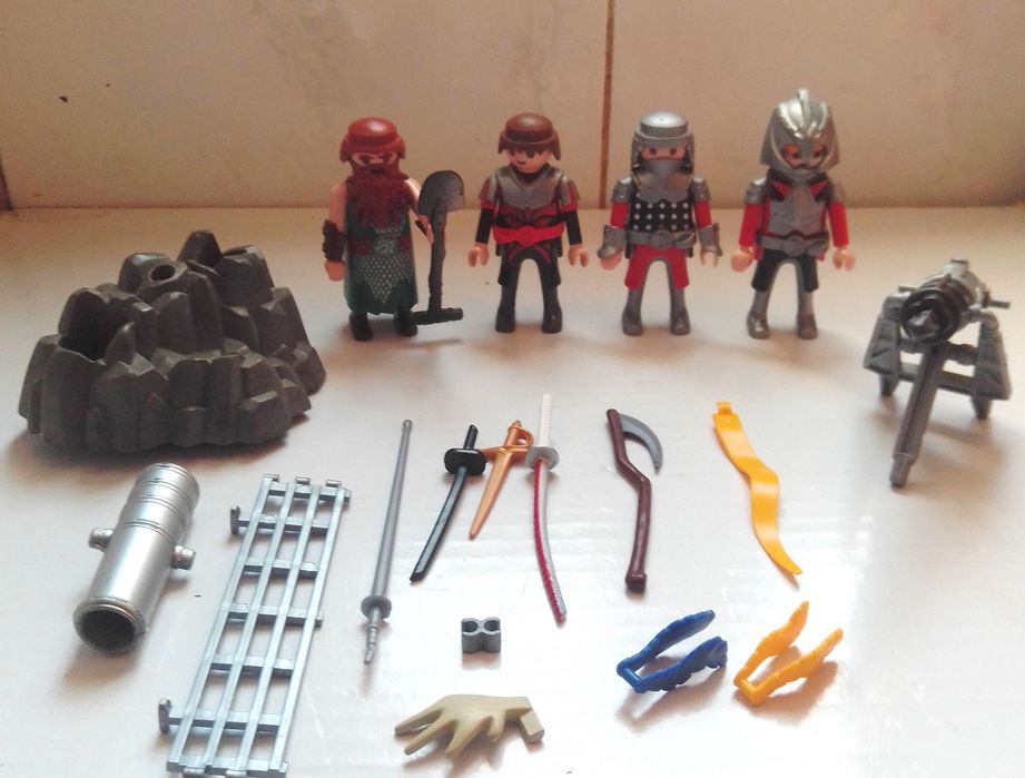Playmobil Forte Escudo e bonecos.Leia descrição do anúncio .Tudo 40€ .