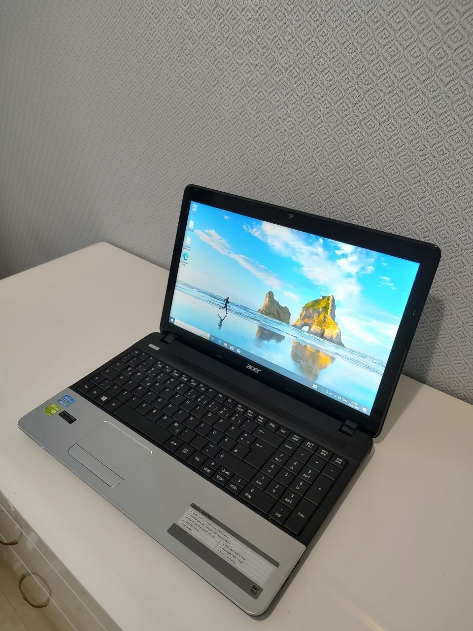 Ноутбук Acer Aspire E1-571G