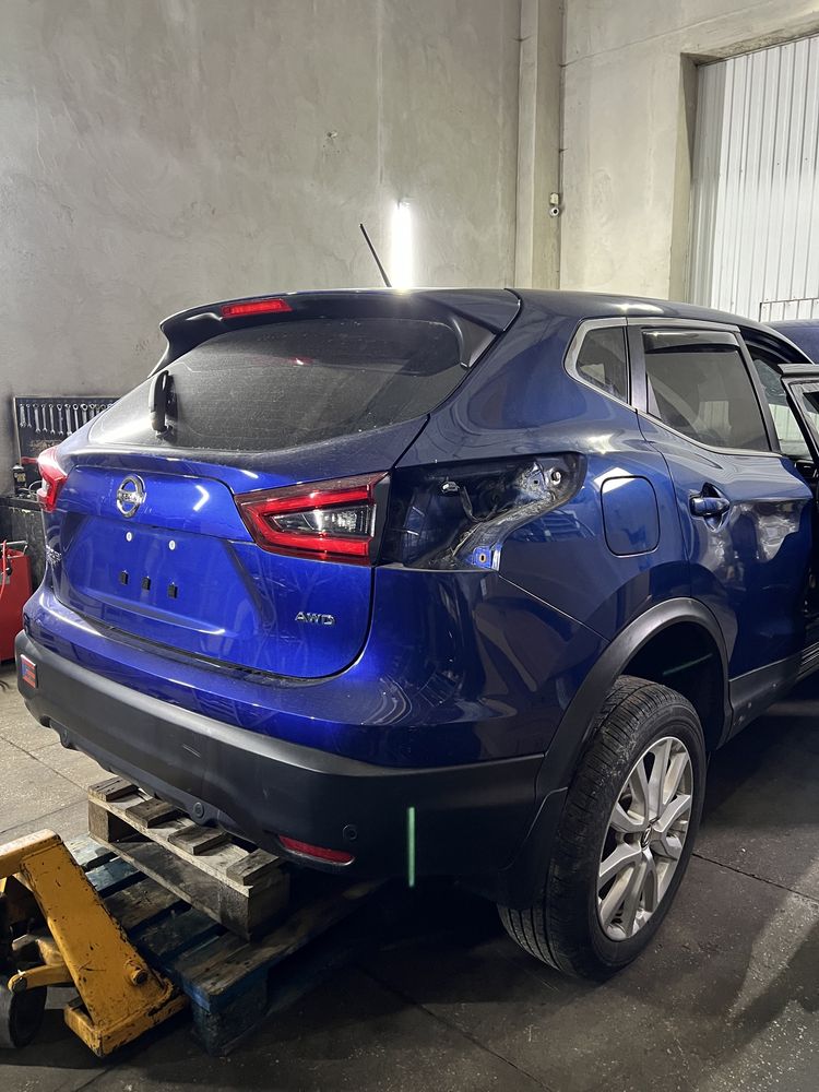 Nissan Rogue Sport двері ляда задня четверть задній бампер RBY синій