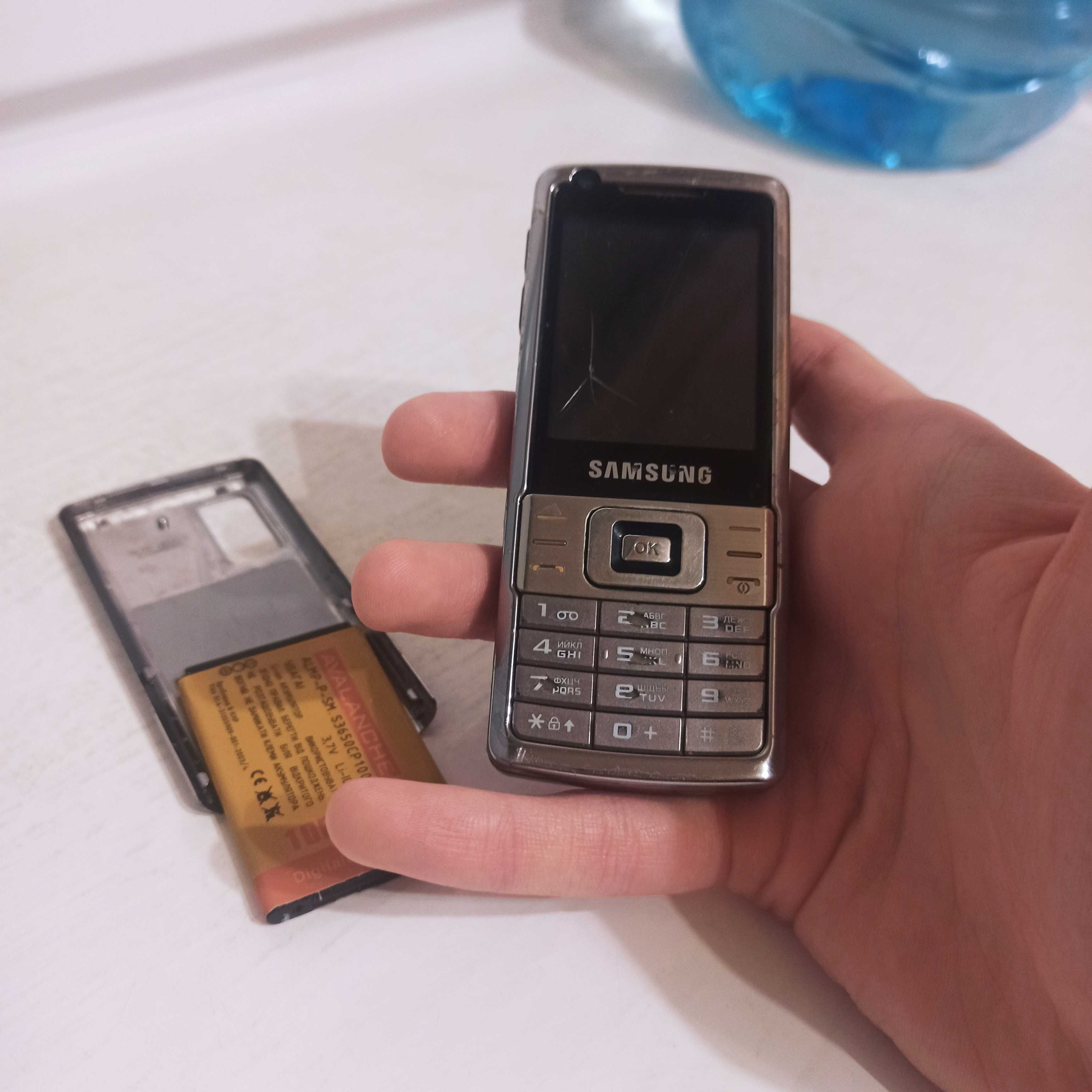 Мобильный телефон Samsung L700