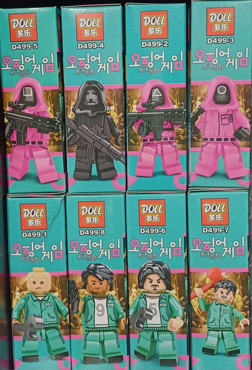 Squid game 8/9 figurek.