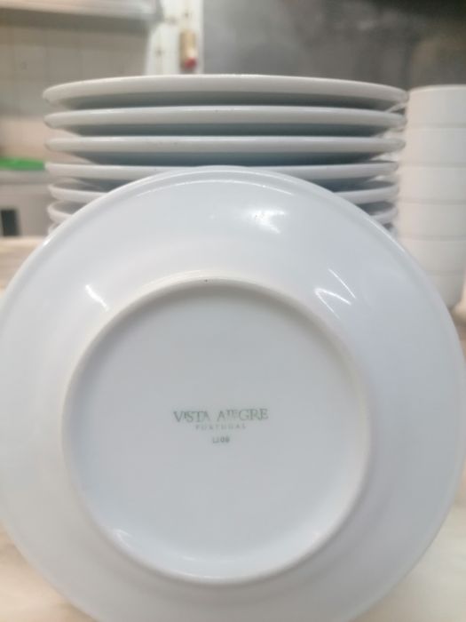 Vendo 20 pratos médios Vista Alegre