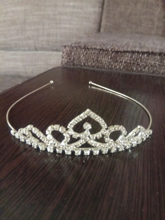 Діадема, тіара, коронка. Весільний аксесуар, випускний. Віночок