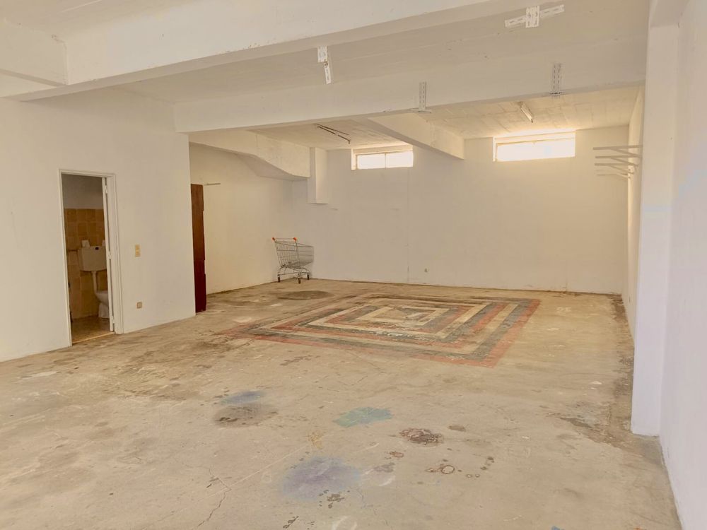 Alugo armazém com 90m2