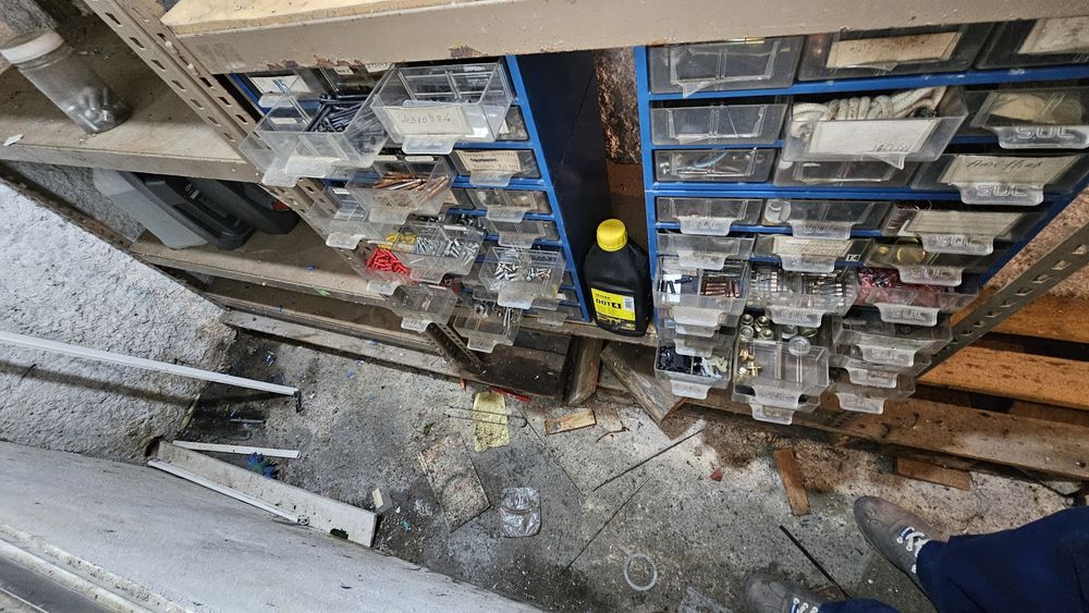 GAVETAS de ARRUMAÇÃO,  com prateleiras