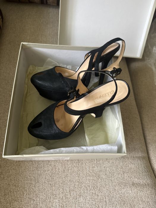 Босоніжки на підборах