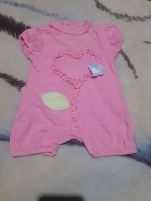 Vendo babygrow de menina tamanho 3/6 meses