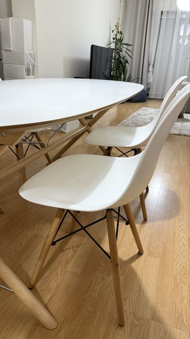 Conjunto mesa de jantar + 4 cadeiras