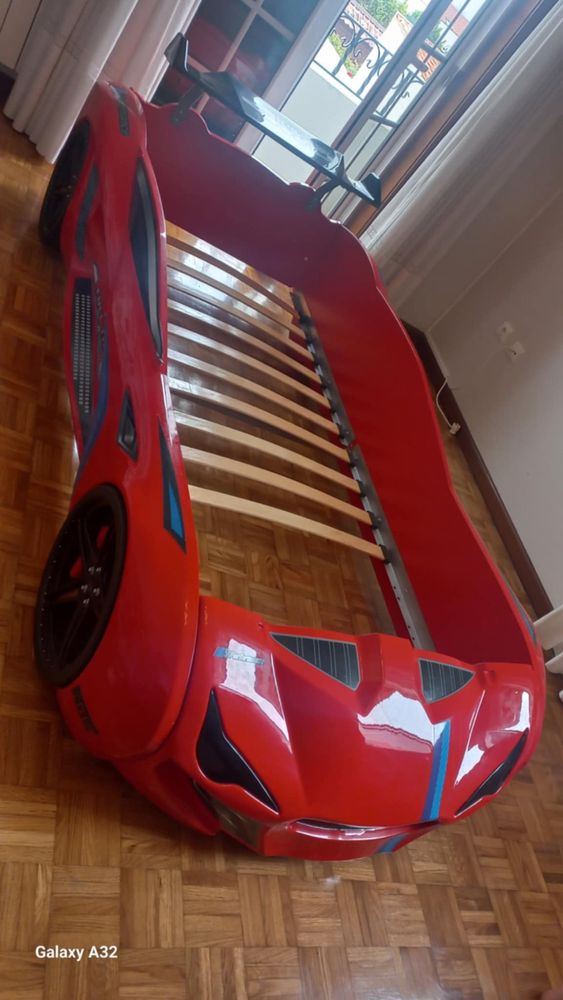 Camas em forma de carro