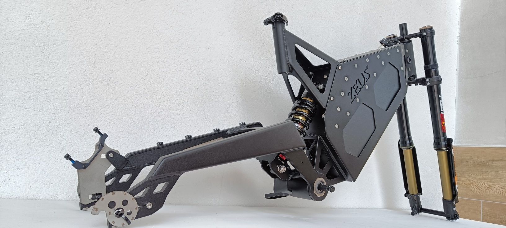 Rama ZEUS X160 SLIM mocnego roweru elektrycznego monsterbike 40Ah 72V