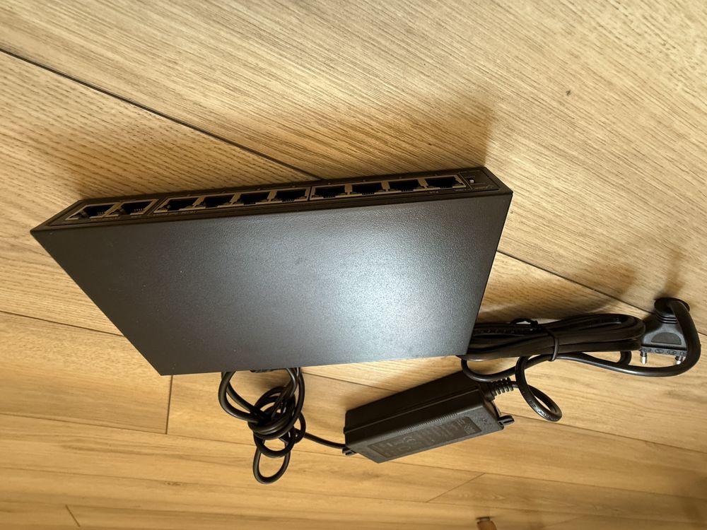 Switch Pulsar 10-portowy S108-90W do 8 kamer IP