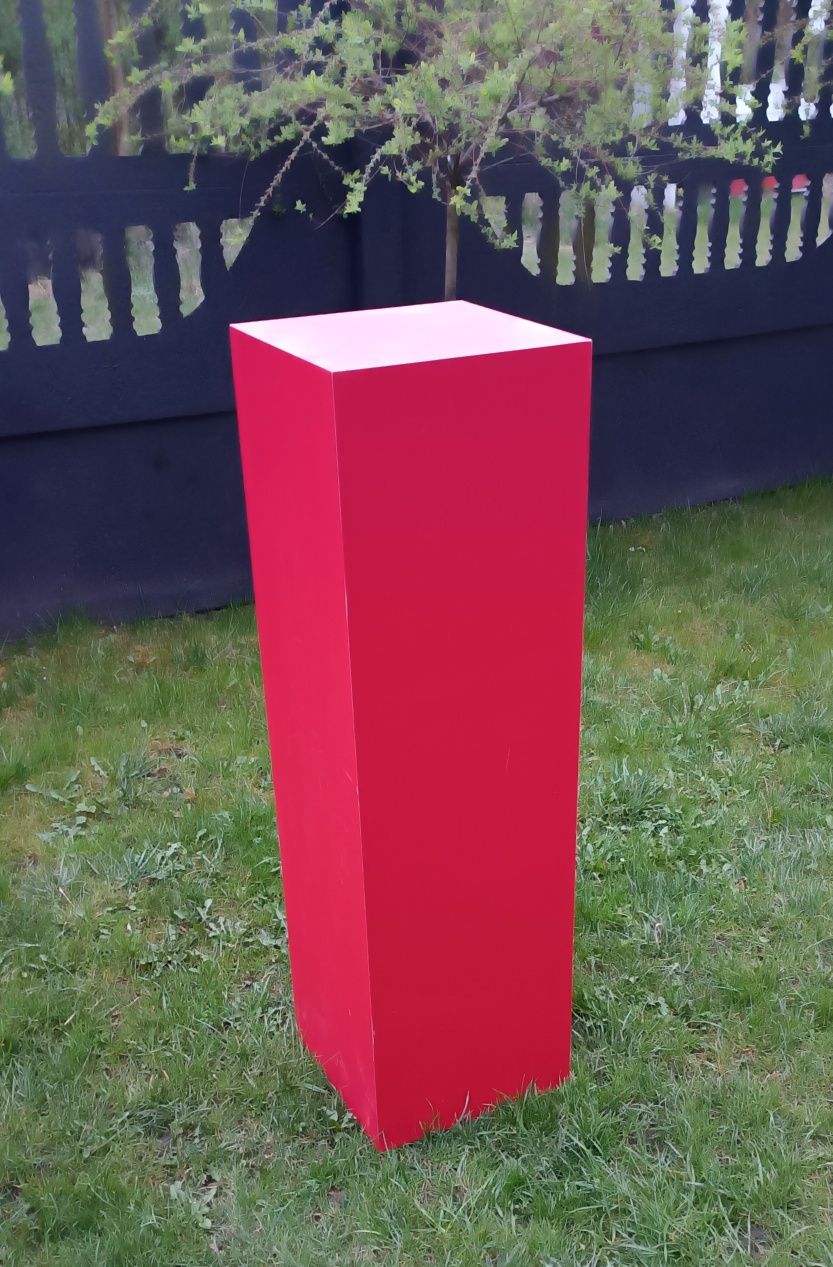 Ekspozytor postument wystawowy sklepowy